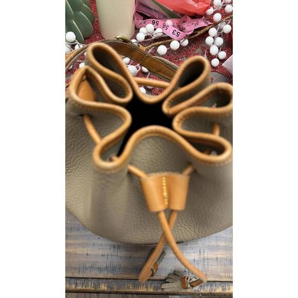 vintage Dooney & Bourke All-Weather Leather drawstring bucket bag in the taupe - Picture 12 of 15